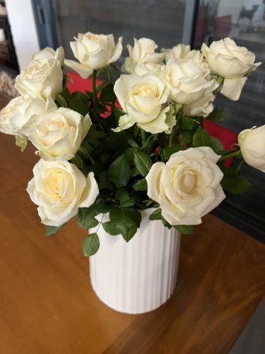 זר ורדים בצבע לבן משולב כתום photo review